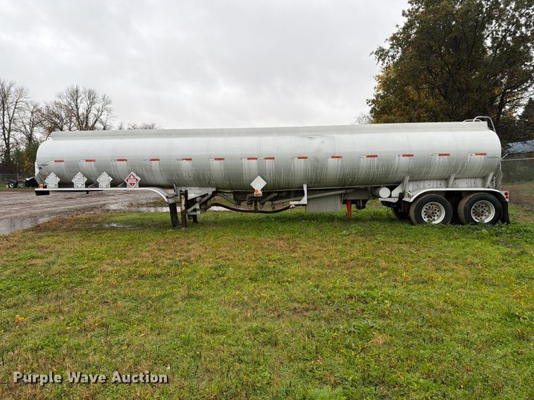 image for item EA0599 2005 Beall BAST-95-4-DC tank trailer
