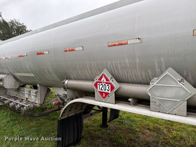 image for item EA0599 2005 Beall BAST-95-4-DC tank trailer