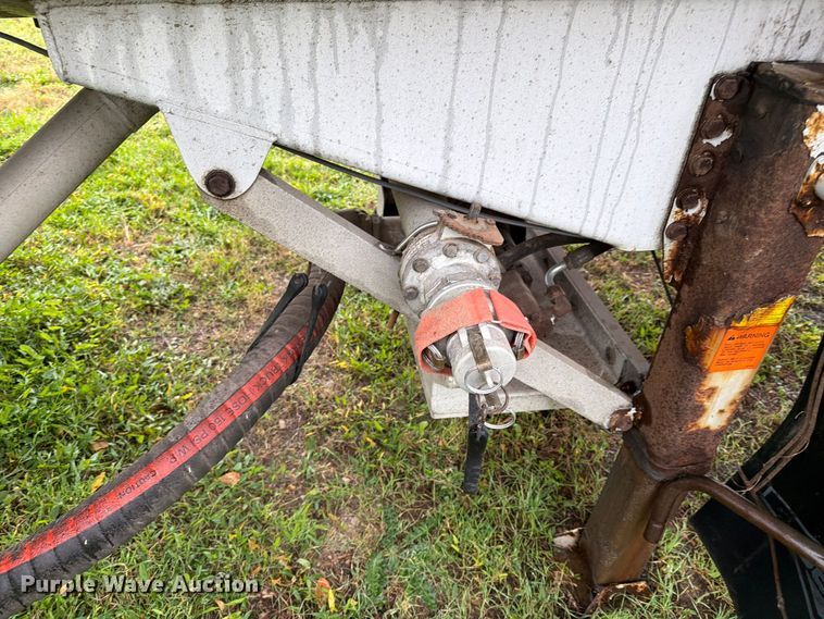 image for item EA0599 2005 Beall BAST-95-4-DC tank trailer