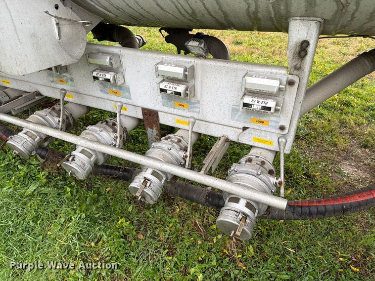 image for item EA0599 2005 Beall BAST-95-4-DC tank trailer