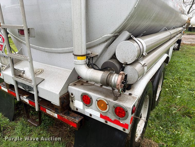 image for item EA0599 2005 Beall BAST-95-4-DC tank trailer