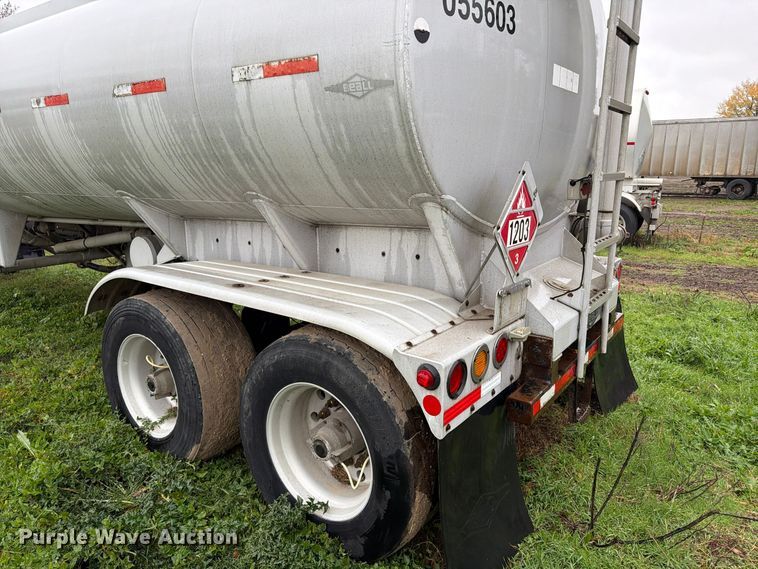 image for item EA0599 2005 Beall BAST-95-4-DC tank trailer