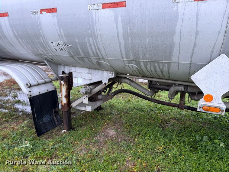 image for item EA0599 2005 Beall BAST-95-4-DC tank trailer