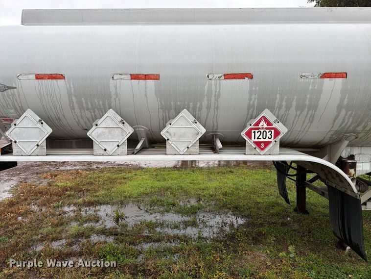 image for item EA0599 2005 Beall BAST-95-4-DC tank trailer