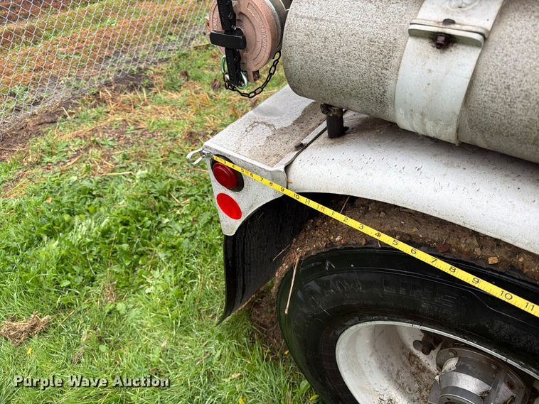 image for item EA0599 2005 Beall BAST-95-4-DC tank trailer