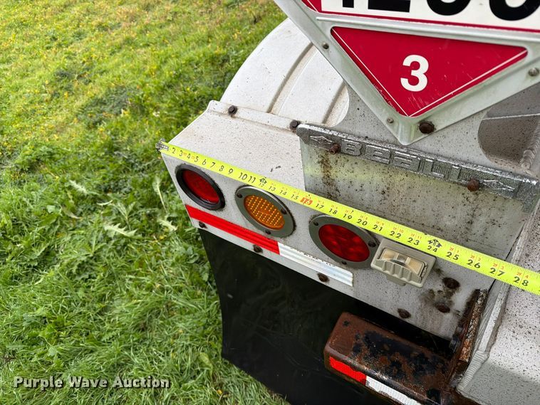 image for item EA0599 2005 Beall BAST-95-4-DC tank trailer