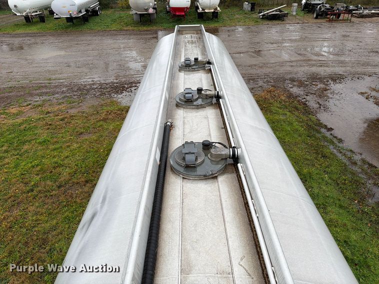 image for item EA0599 2005 Beall BAST-95-4-DC tank trailer