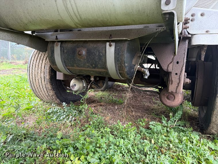 image for item EA0599 2005 Beall BAST-95-4-DC tank trailer