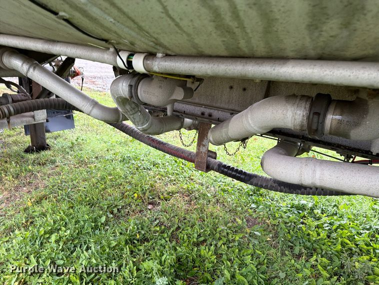 image for item EA0599 2005 Beall BAST-95-4-DC tank trailer