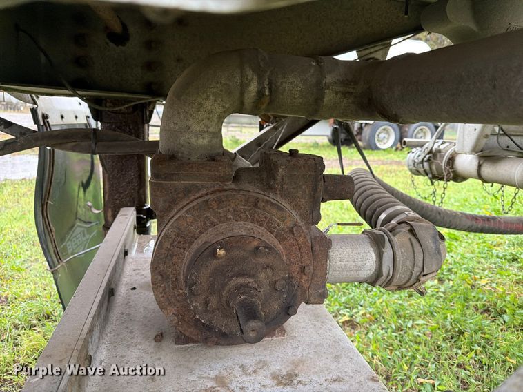 image for item EA0599 2005 Beall BAST-95-4-DC tank trailer