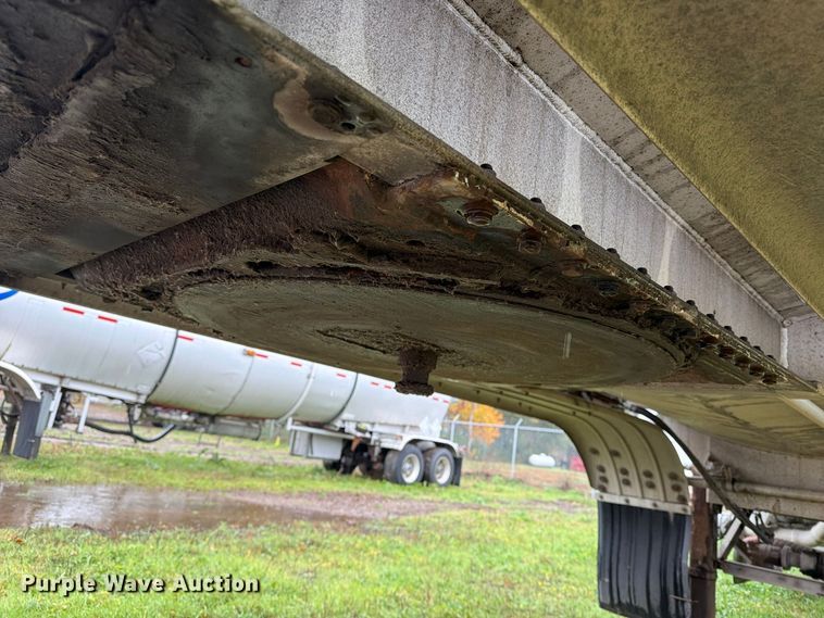 image for item EA0599 2005 Beall BAST-95-4-DC tank trailer