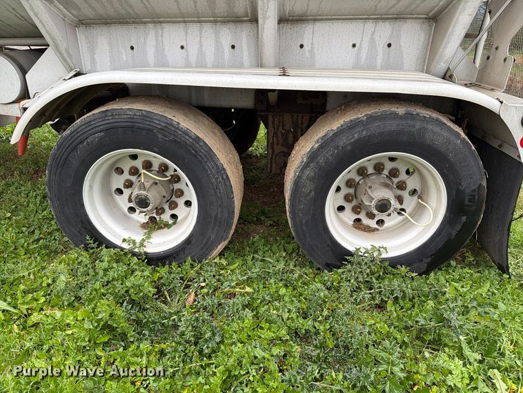 image for item EA0599 2005 Beall BAST-95-4-DC tank trailer