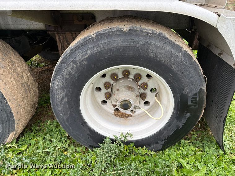 image for item EA0599 2005 Beall BAST-95-4-DC tank trailer