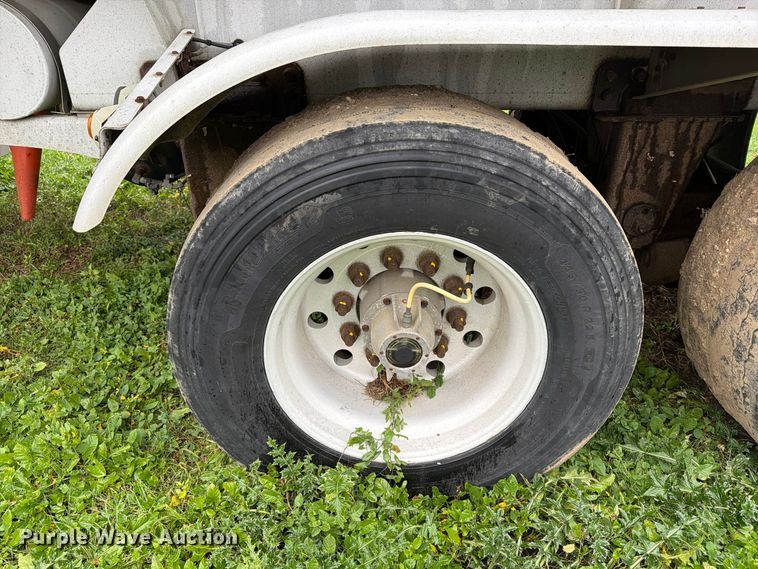 image for item EA0599 2005 Beall BAST-95-4-DC tank trailer