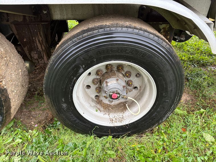 image for item EA0599 2005 Beall BAST-95-4-DC tank trailer