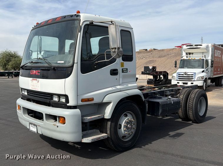 image for item EL2674 2008 GMC T7500 truck cab and chassis