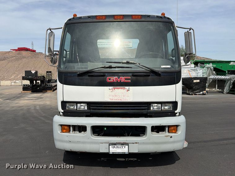 image for item EL2674 2008 GMC T7500 truck cab and chassis