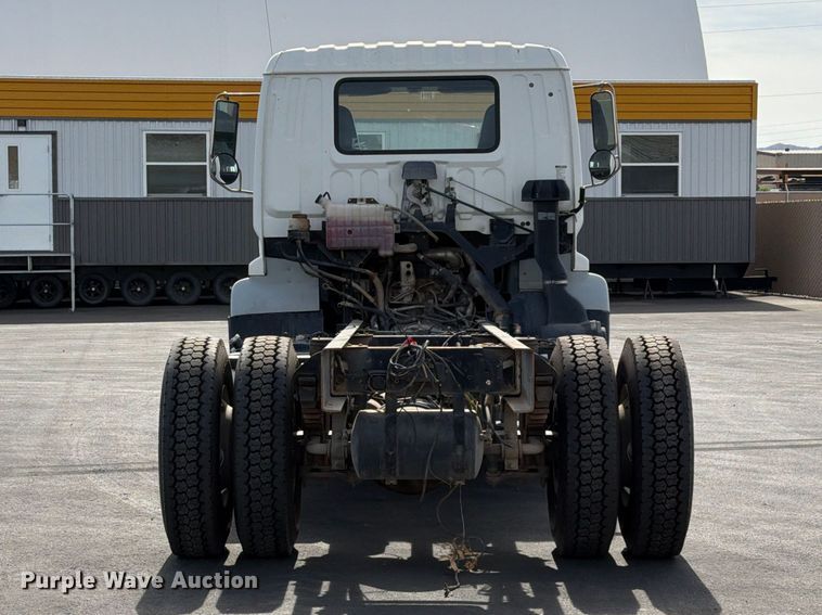 image for item EL2674 2008 GMC T7500 truck cab and chassis