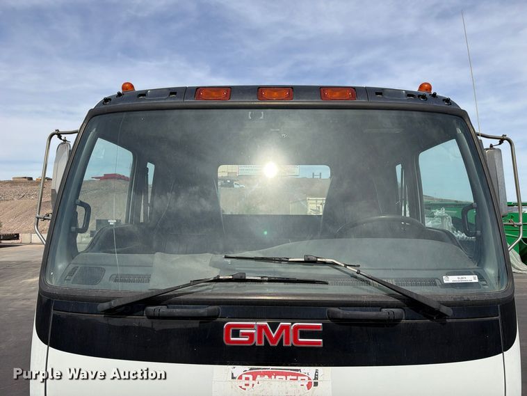 image for item EL2674 2008 GMC T7500 truck cab and chassis