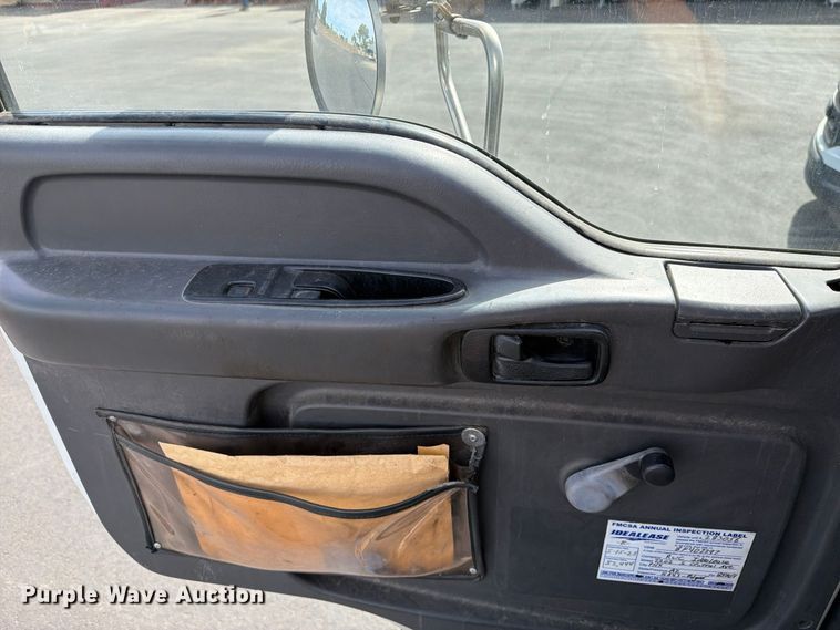 image for item EL2674 2008 GMC T7500 truck cab and chassis