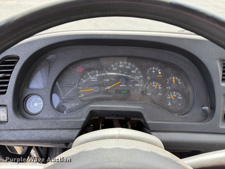 image for item EL2674 2008 GMC T7500 truck cab and chassis