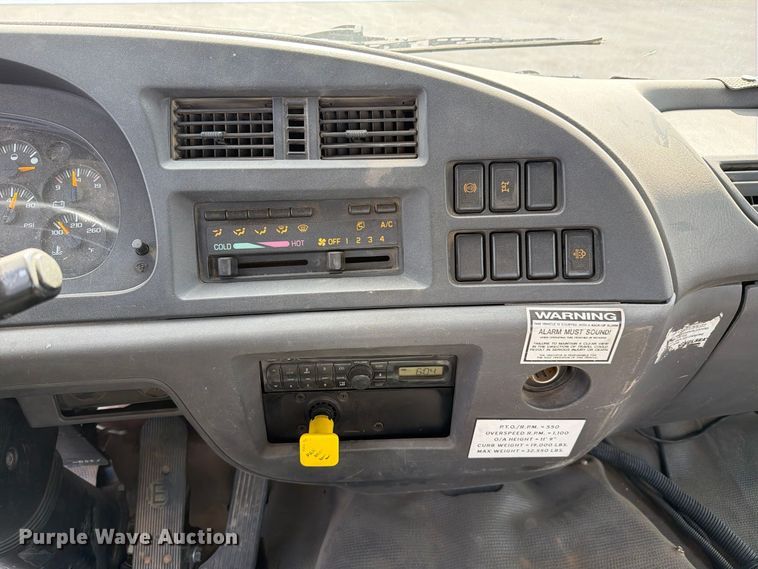 image for item EL2674 2008 GMC T7500 truck cab and chassis