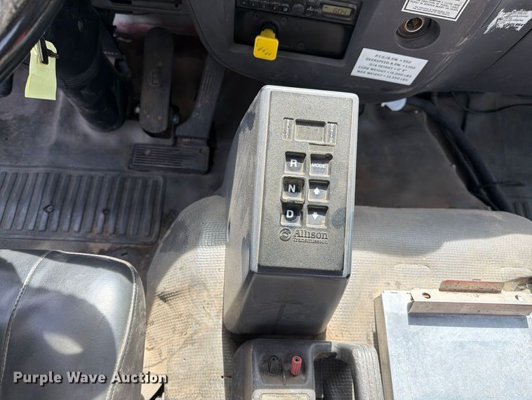 image for item EL2674 2008 GMC T7500 truck cab and chassis