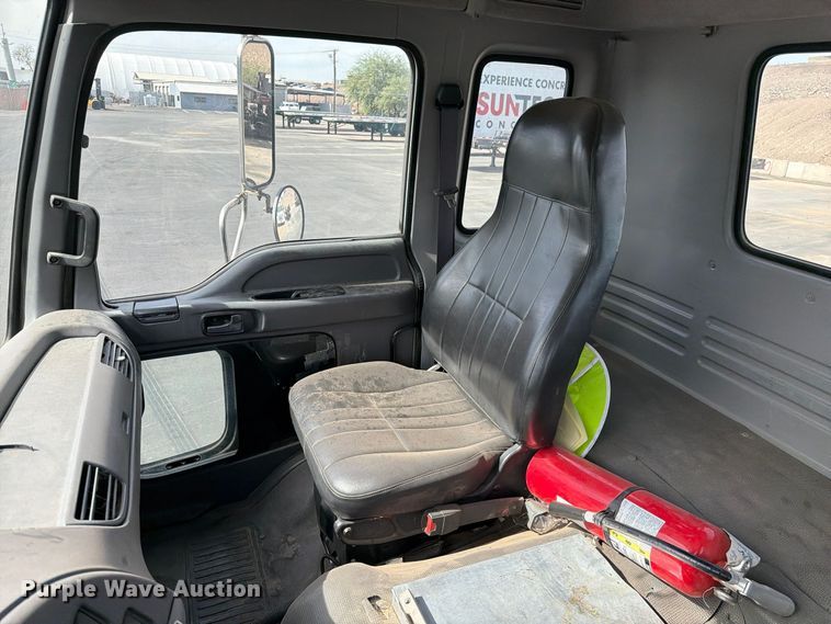 image for item EL2674 2008 GMC T7500 truck cab and chassis