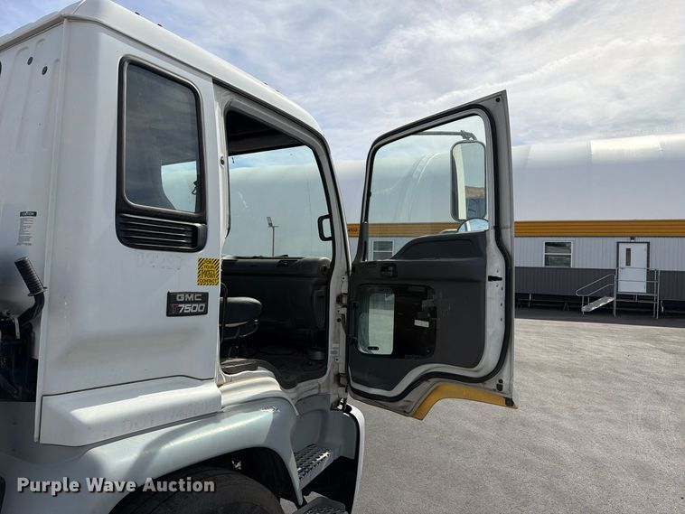 image for item EL2674 2008 GMC T7500 truck cab and chassis