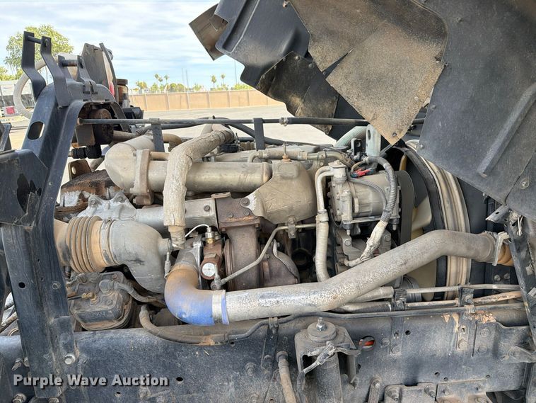 image for item EL2674 2008 GMC T7500 truck cab and chassis