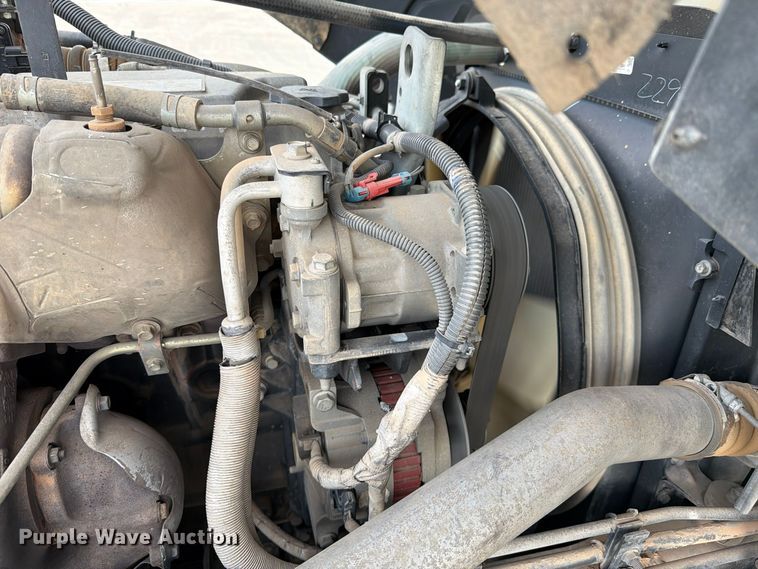 image for item EL2674 2008 GMC T7500 truck cab and chassis
