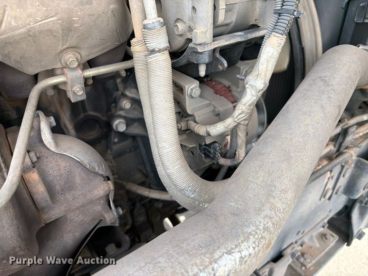 image for item EL2674 2008 GMC T7500 truck cab and chassis