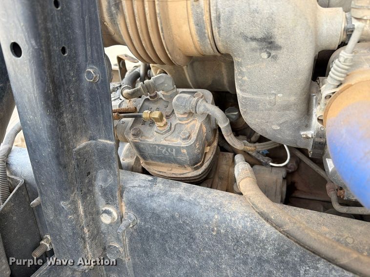 image for item EL2674 2008 GMC T7500 truck cab and chassis