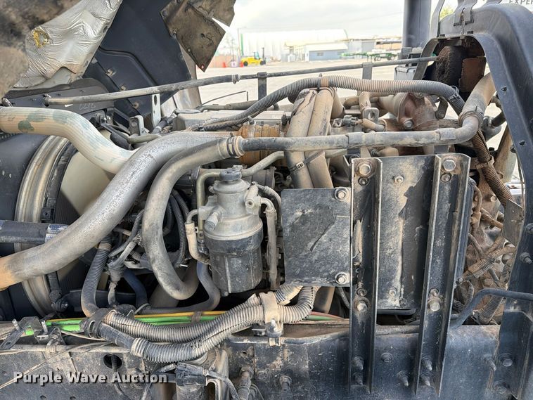 image for item EL2674 2008 GMC T7500 truck cab and chassis