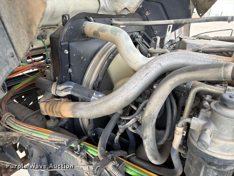 image for item EL2674 2008 GMC T7500 truck cab and chassis