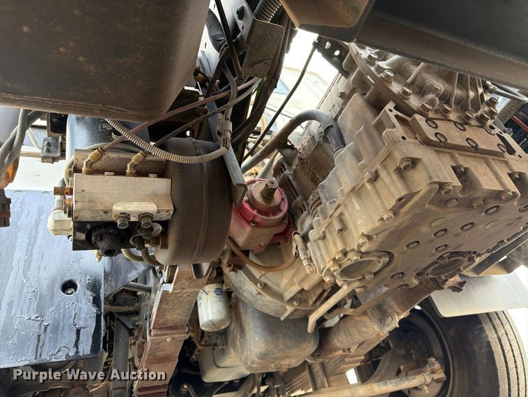image for item EL2674 2008 GMC T7500 truck cab and chassis