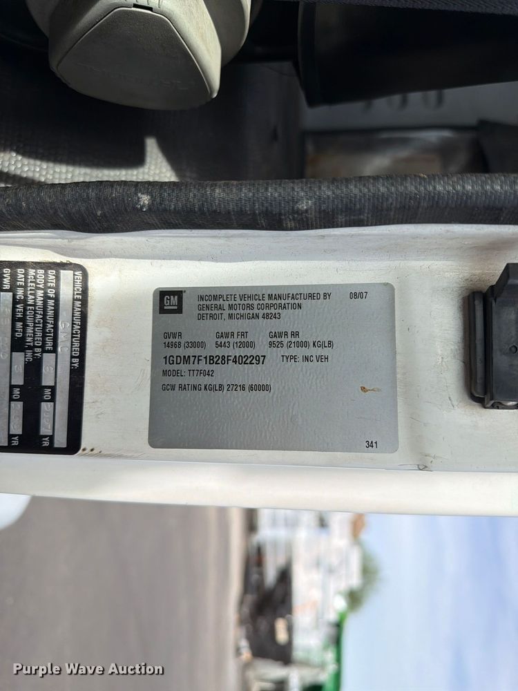 image for item EL2674 2008 GMC T7500 truck cab and chassis
