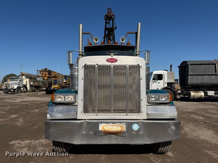 image for item EP3091 2003 Peterbilt 379 log truck