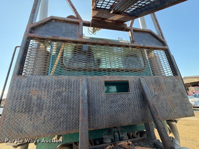 image for item EP3091 2003 Peterbilt 379 log truck