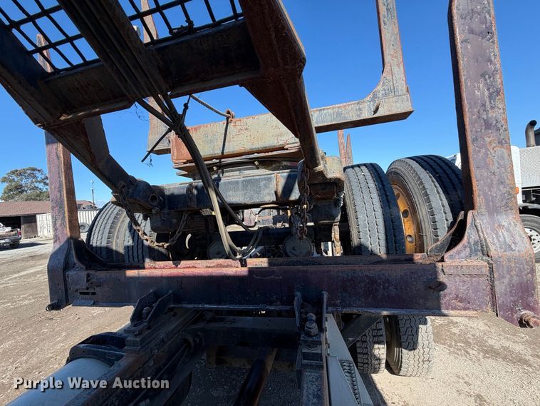 image for item EP3091 2003 Peterbilt 379 log truck
