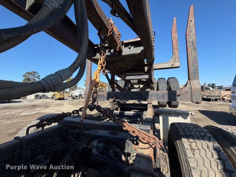 image for item EP3091 2003 Peterbilt 379 log truck