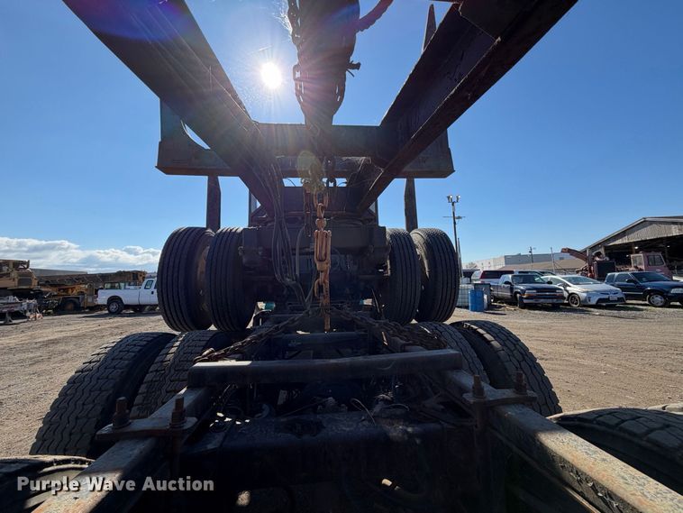 image for item EP3091 2003 Peterbilt 379 log truck