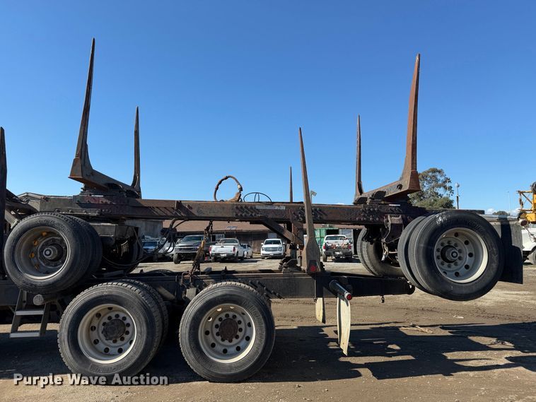 image for item EP3091 2003 Peterbilt 379 log truck