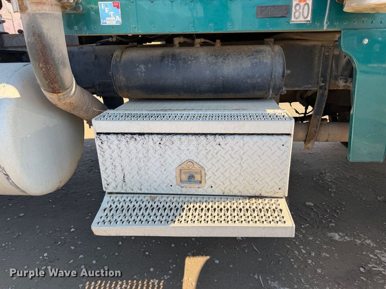 image for item EP3091 2003 Peterbilt 379 log truck
