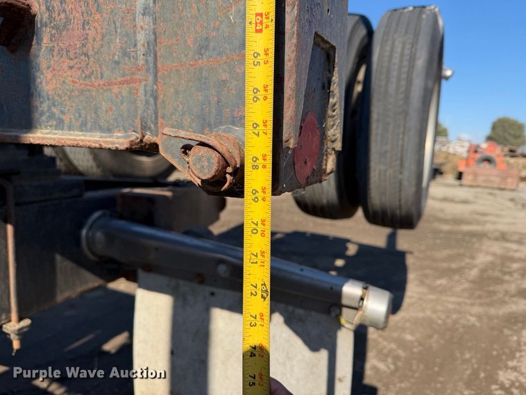 image for item EP3091 2003 Peterbilt 379 log truck