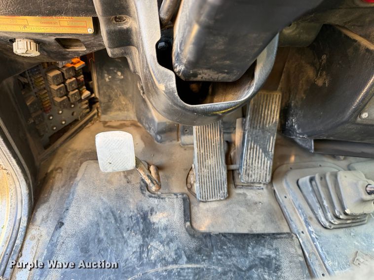 image for item EP3091 2003 Peterbilt 379 log truck