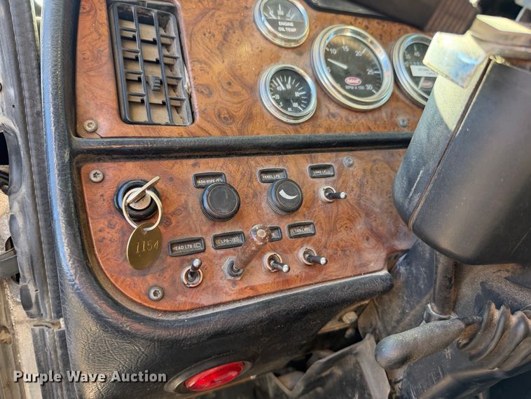 image for item EP3091 2003 Peterbilt 379 log truck