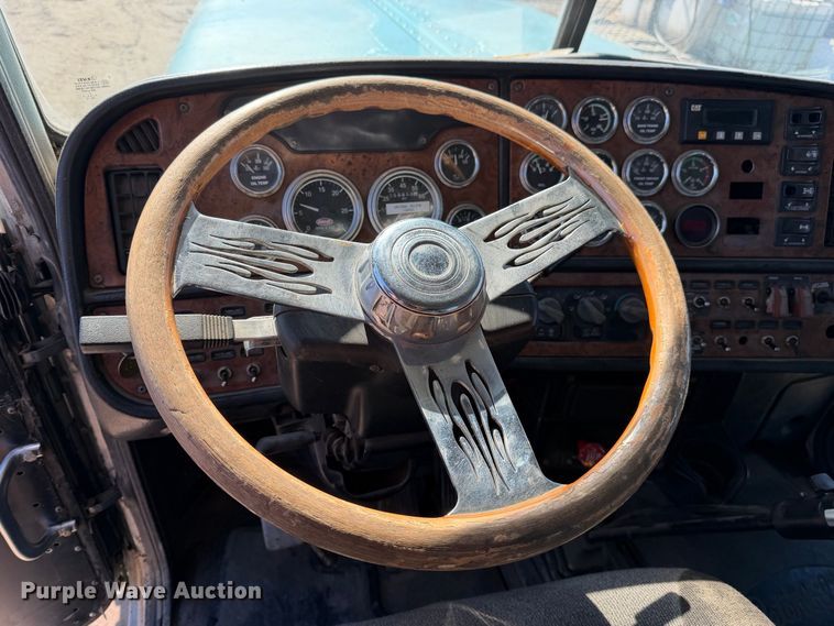 image for item EP3091 2003 Peterbilt 379 log truck