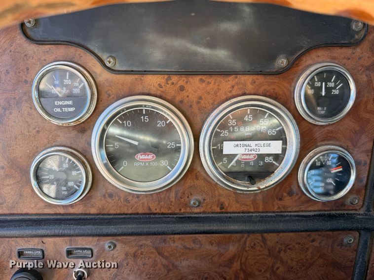 image for item EP3091 2003 Peterbilt 379 log truck