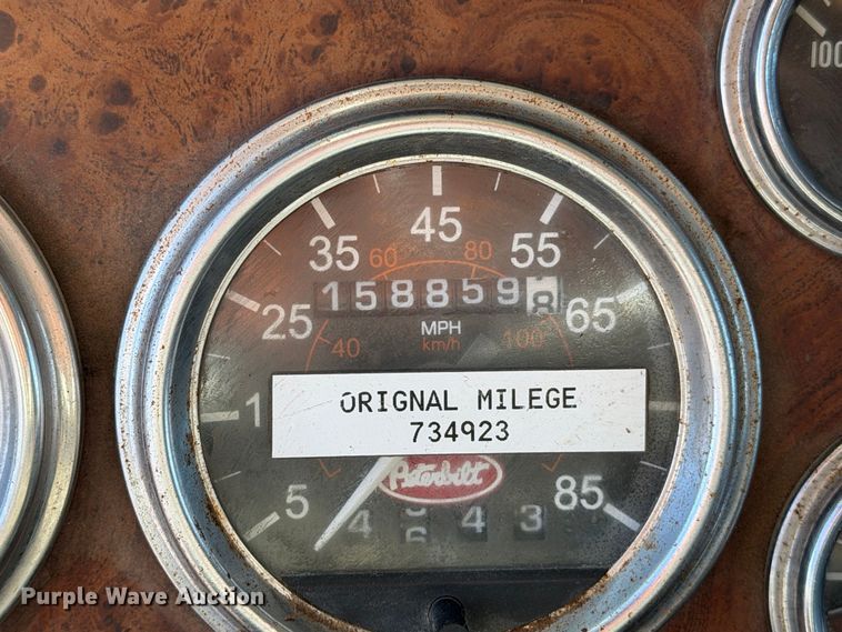 image for item EP3091 2003 Peterbilt 379 log truck